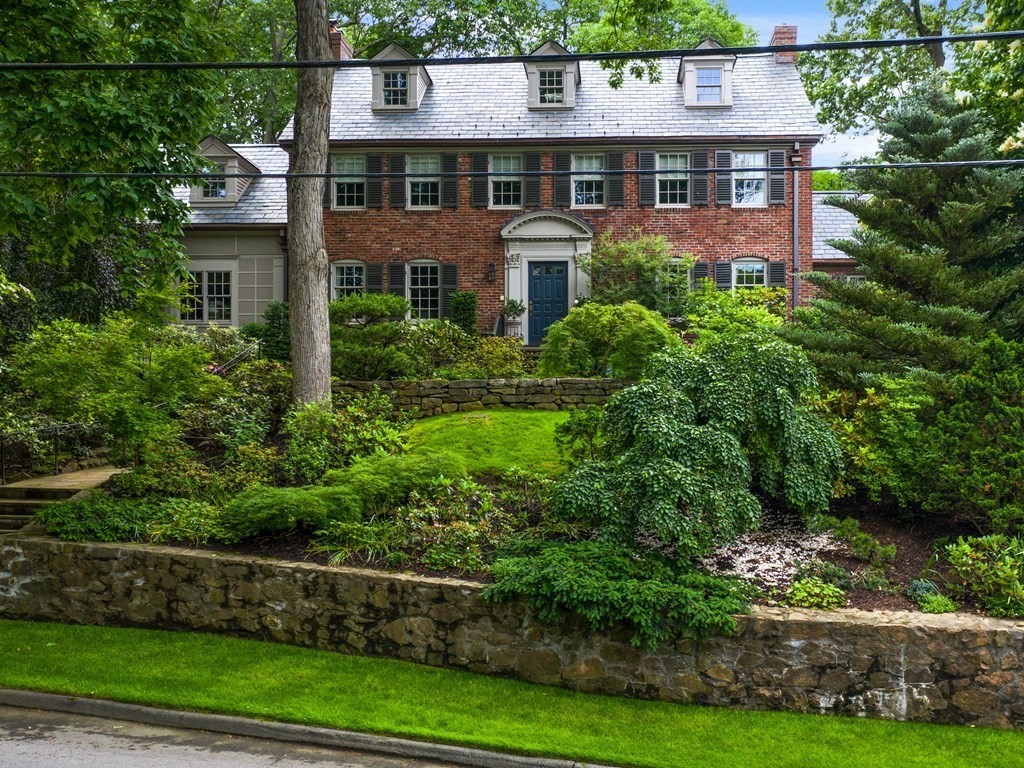 45 Chestnut Street Wellesley, MA 02481 - Photo 2 of 29