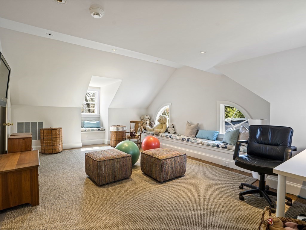 45 Chestnut Street Wellesley, MA 02481 - Photo 24 of 29