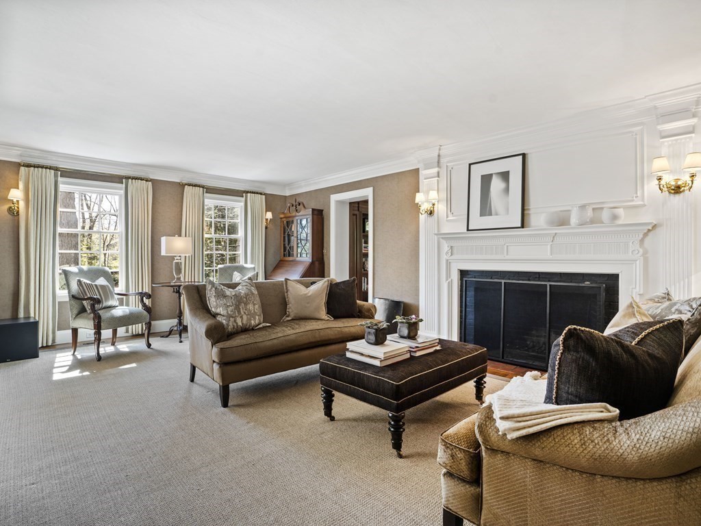 45 Chestnut Street Wellesley, MA 02481 - Photo 4 of 29