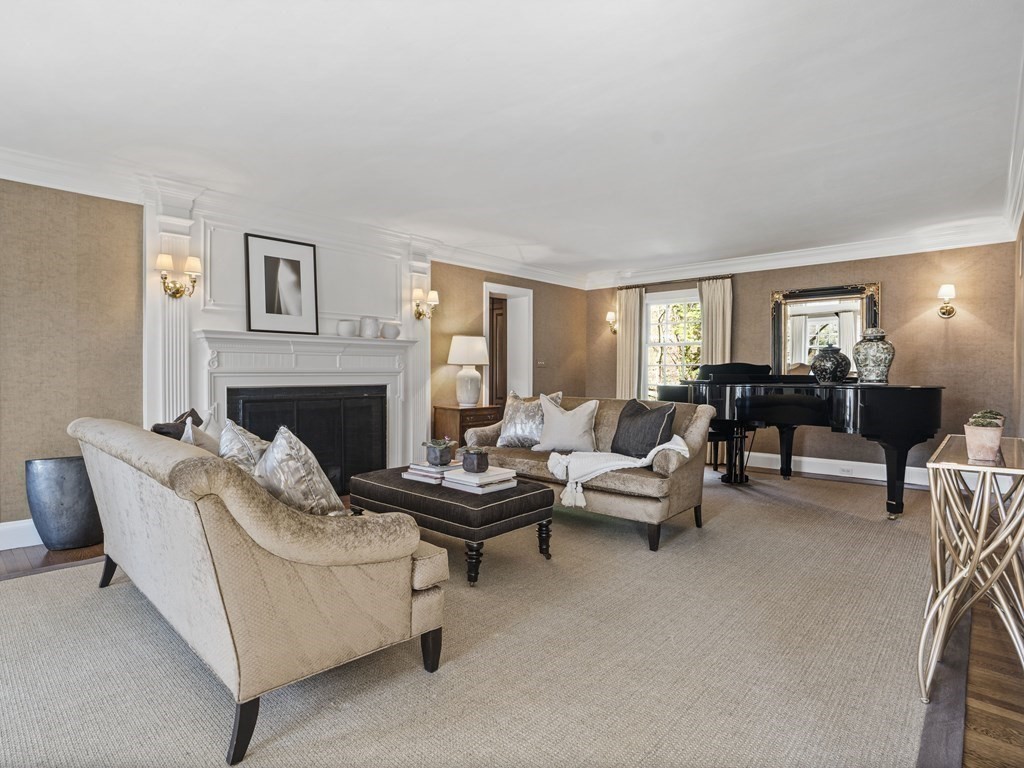 45 Chestnut Street Wellesley, MA 02481 - Photo 5 of 29