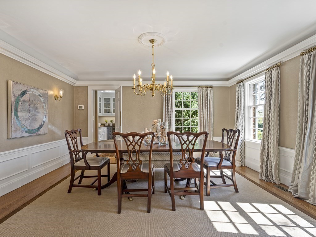 45 Chestnut Street Wellesley, MA 02481 - Photo 7 of 29