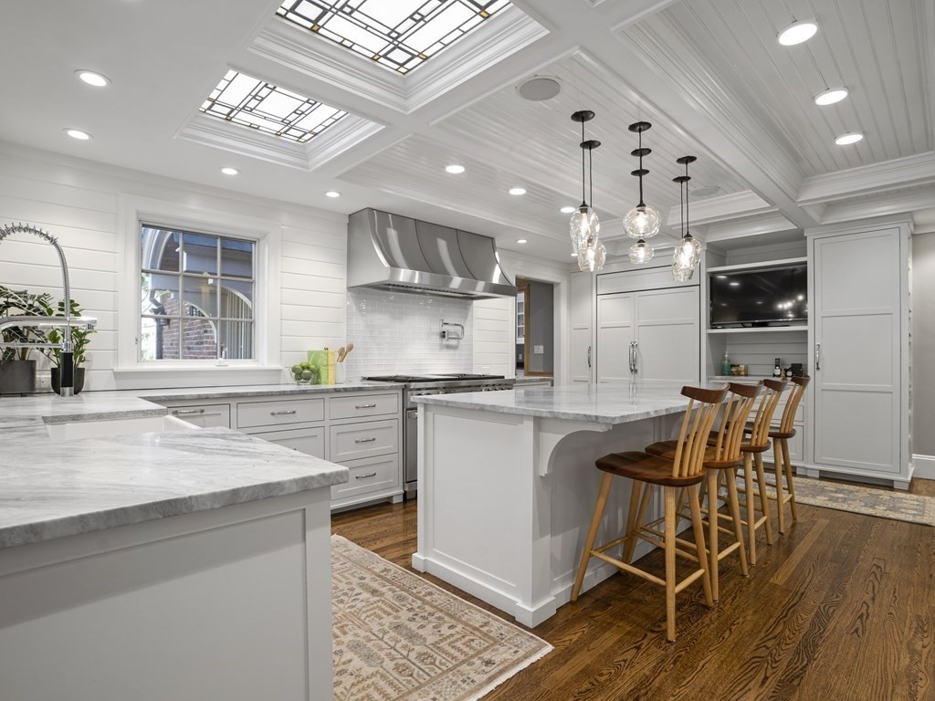 45 Chestnut Street Wellesley, MA 02481 - Photo 9 of 29