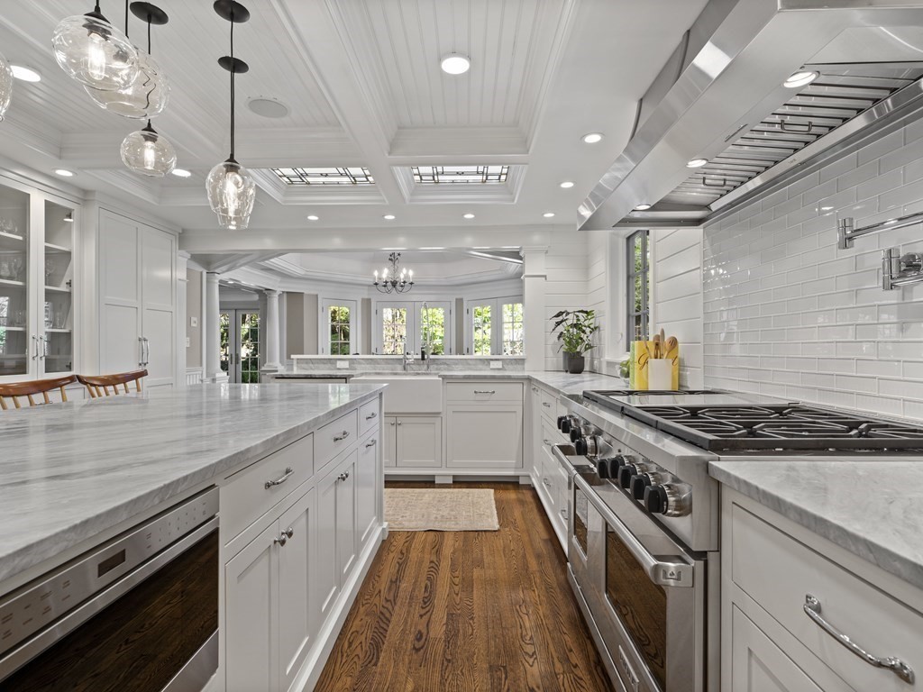 45 Chestnut Street Wellesley, MA 02481 - Photo 10 of 29