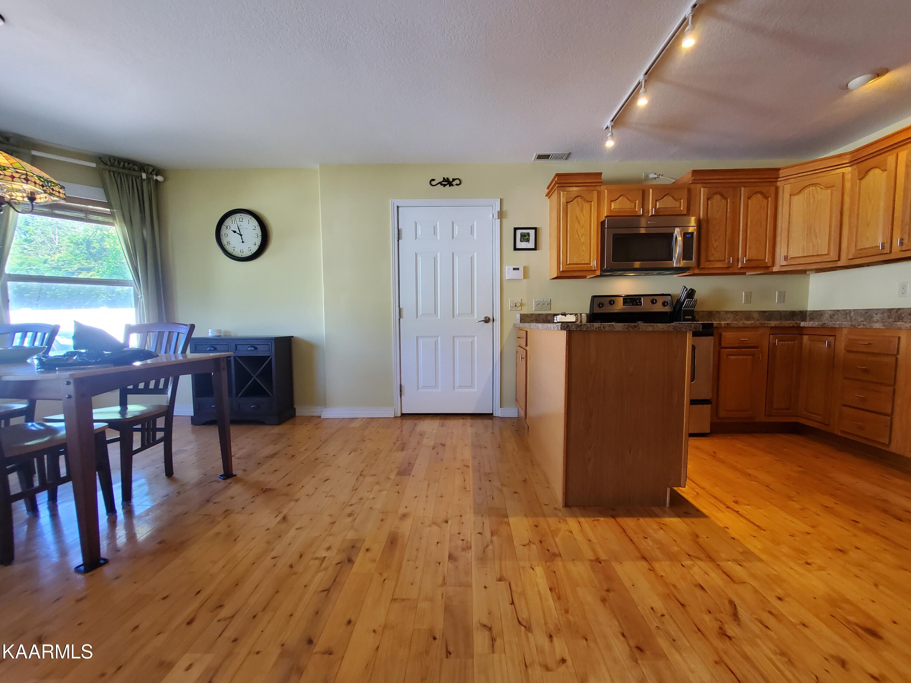 107 Cascade Lane Oak Ridge, TN 37830 - Photo 7 of 26 20220531_095754