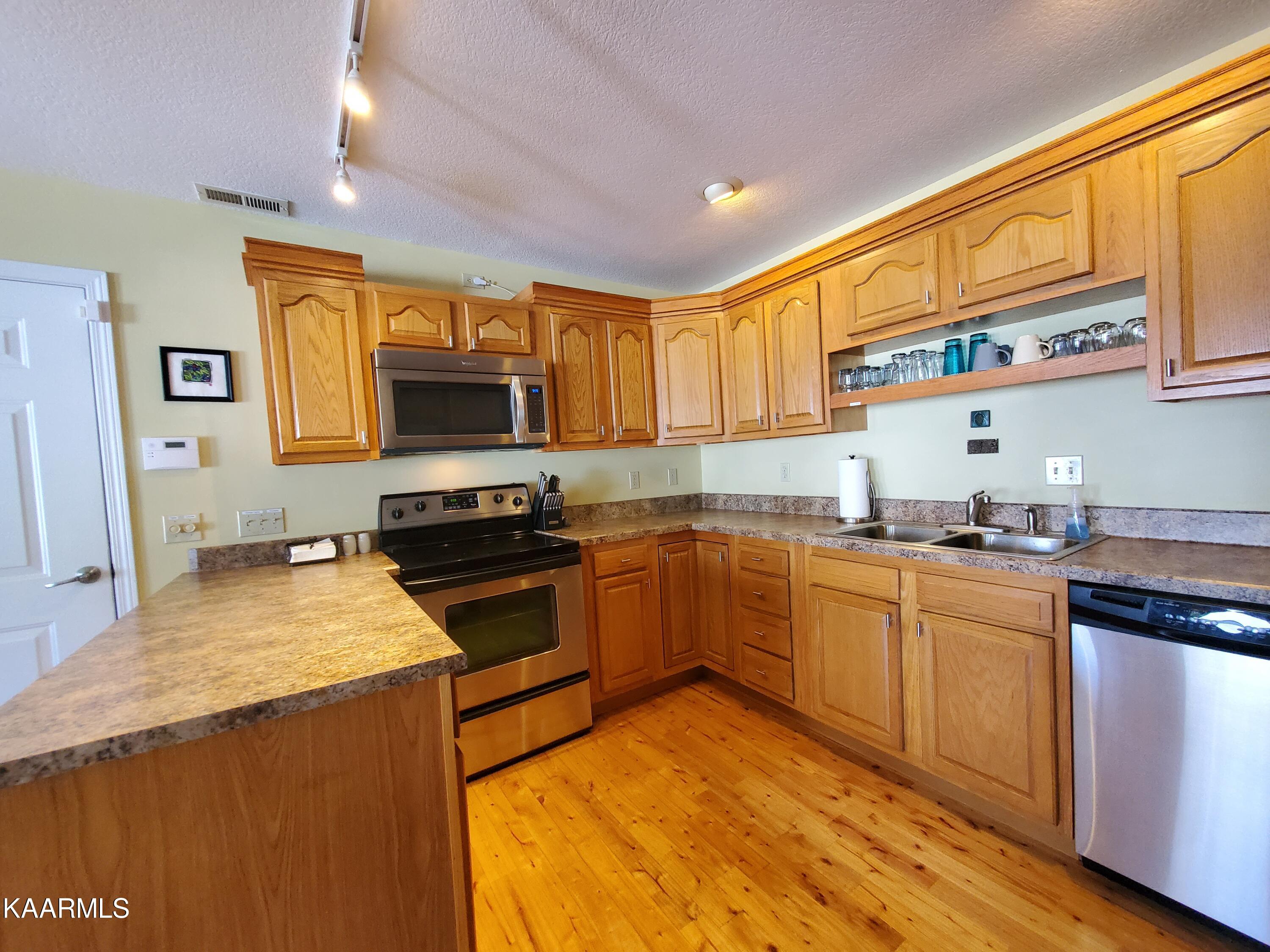 107 Cascade Lane Oak Ridge, TN 37830 - Photo 8 of 26 20220531_095931