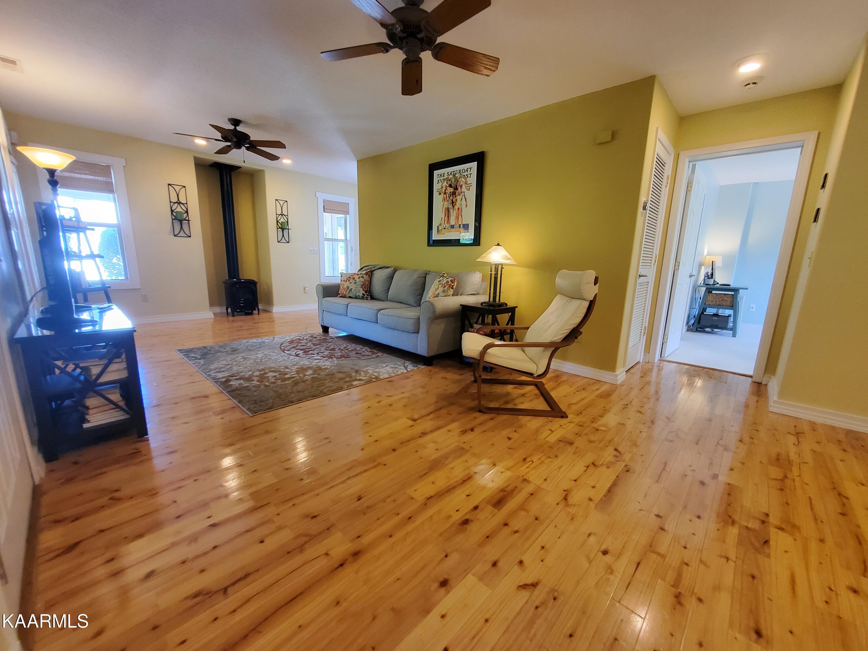 107 Cascade Lane Oak Ridge, TN 37830 - Photo 9 of 26 20220531_102301