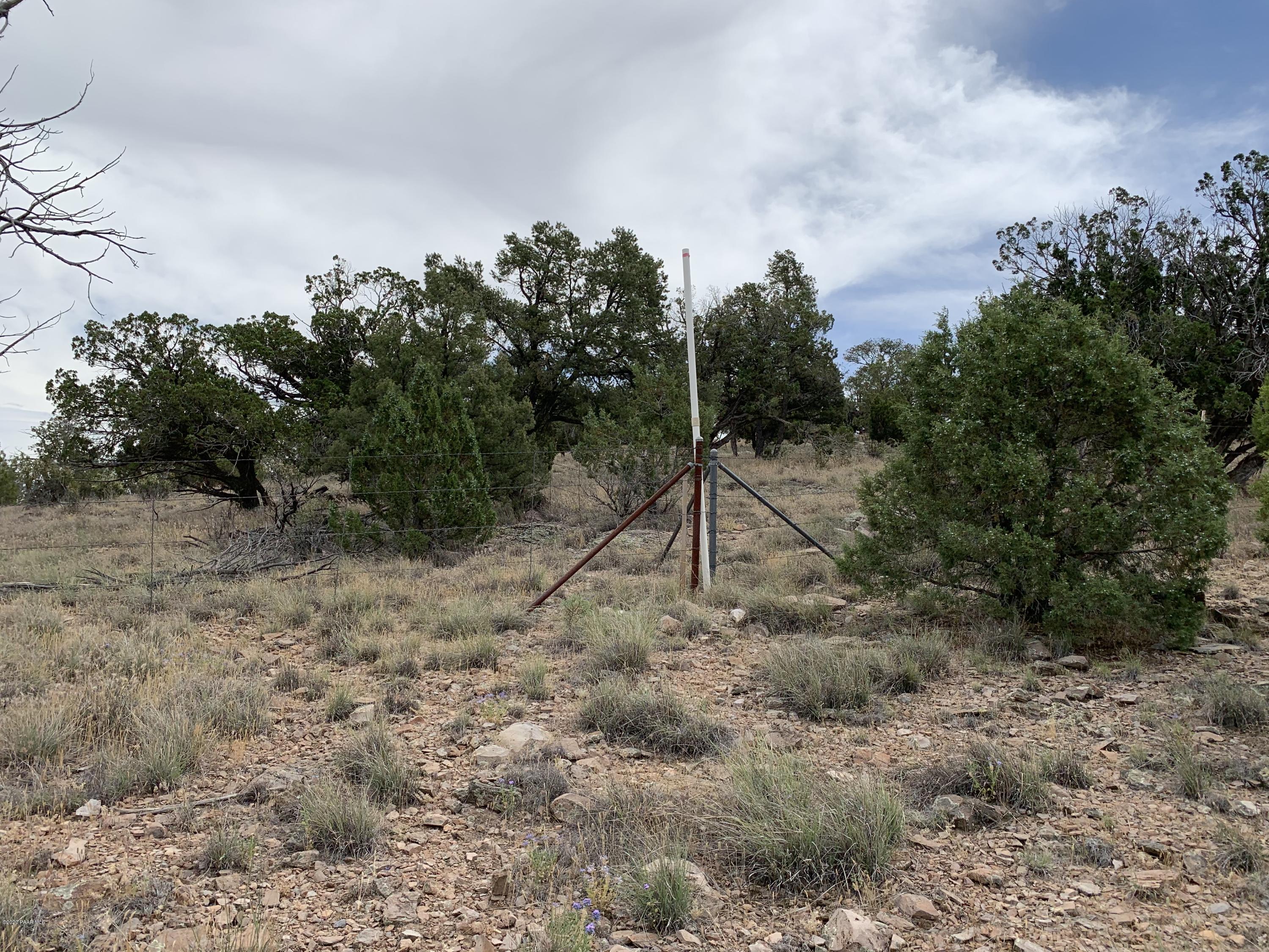 18601 Crossroads Ranch Road Prescott, AZ 86305 - Photo 12 of 22 a view of a dry yard with lots of green space