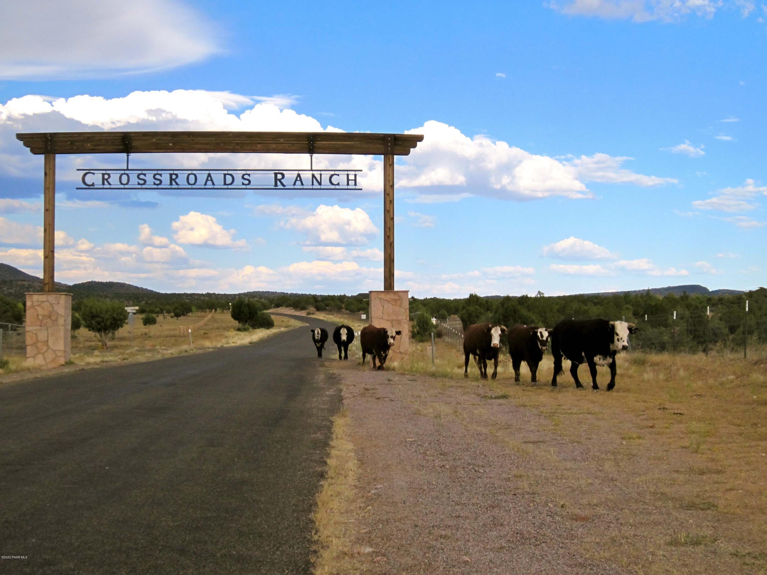 18601 Crossroads Ranch Road Prescott, AZ 86305 - Photo 15 of 22 a view of a projector with a building in the background