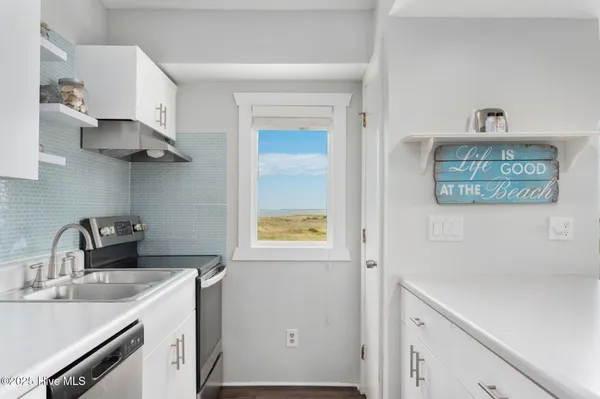 $278,000 | 56358 North Nc Highway, Unit 8, Hatteras, NC 27943