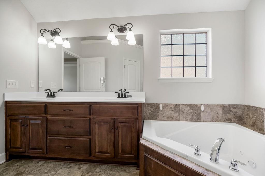 18406 Rock Ridge Smithville, MO 64089 - Photo 13 of 30