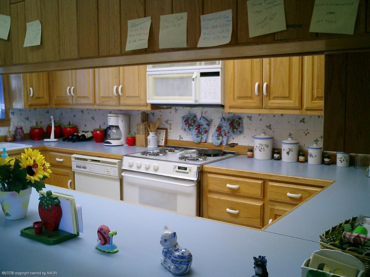 4319 South Hayden Street Amarillo, TX 79110 - Photo 12 of 13 a kitchen with lots of counter top space