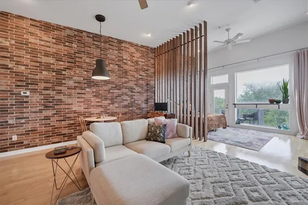 $1,899 | 2931 East 12th Street, Unit 306, Austin, TX 78702