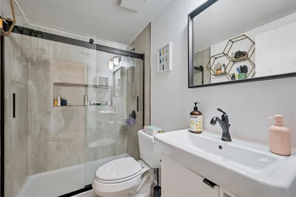 $1,899 | 2931 East 12th Street, Unit 306, Austin, TX 78702
