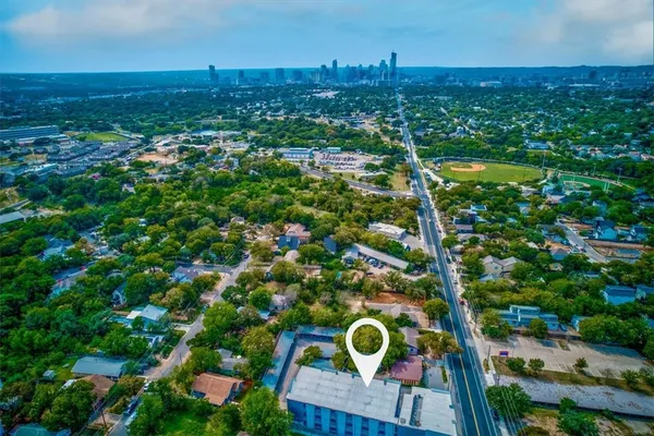 $1,899 | 2931 East 12th Street, Unit 306, Austin, TX 78702
