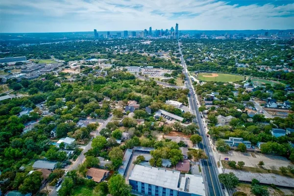 $1,899 | 2931 East 12th Street, Unit 306, Austin, TX 78702