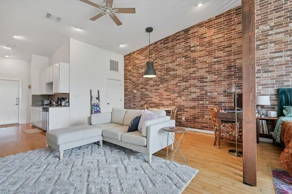 $1,899 | 2931 East 12th Street, Unit 306, Austin, TX 78702