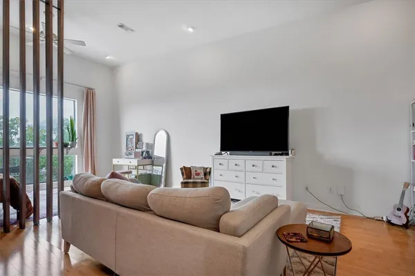 $1,899 | 2931 East 12th Street, Unit 306, Austin, TX 78702