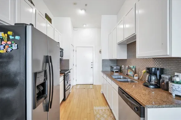 $1,899 | 2931 East 12th Street, Unit 306, Austin, TX 78702