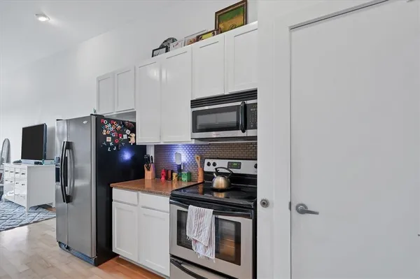 $1,899 | 2931 East 12th Street, Unit 306, Austin, TX 78702