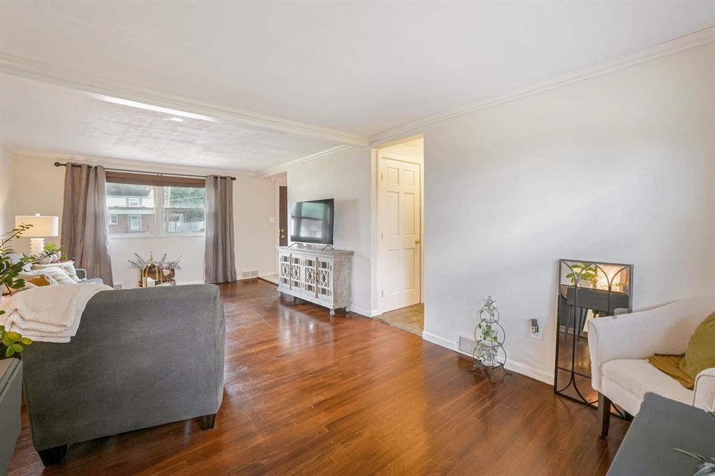 32 Carlsbad Road Pittsburgh, PA 15239 - Photo 6 of 23 Gallery Image 6