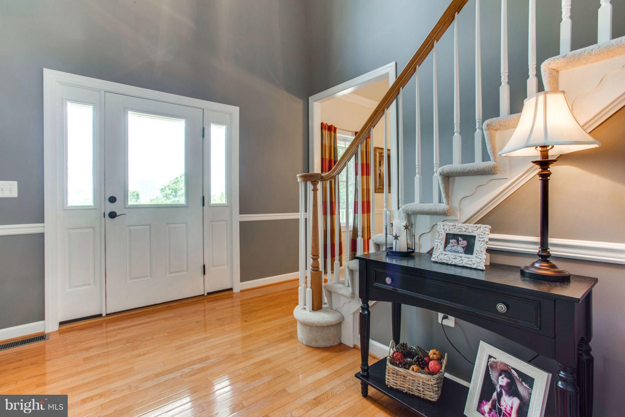 9703 Crest Hill Road Marshall, VA 20115 - Photo 4 of 29 Hardwood Foyer