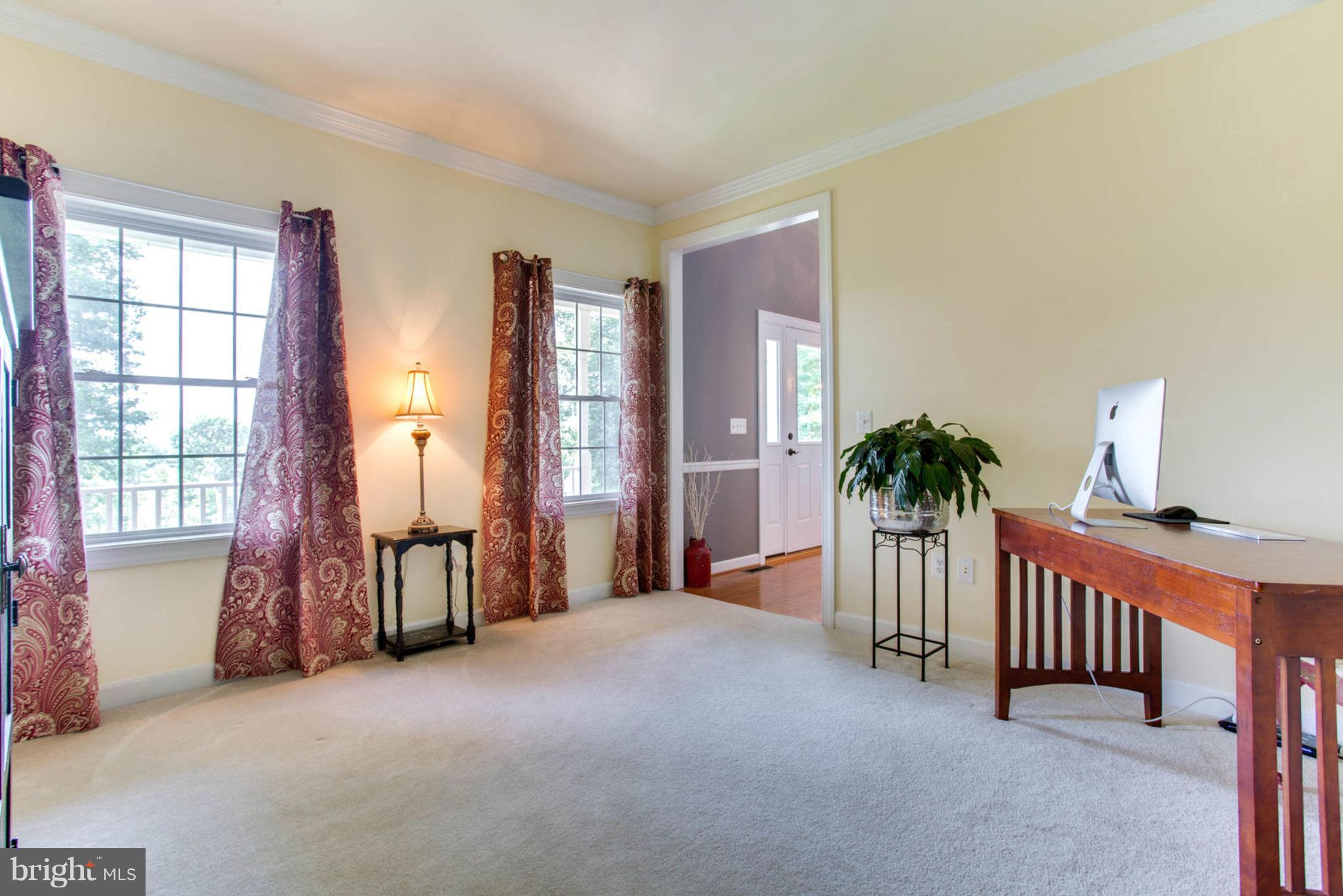9703 Crest Hill Road Marshall, VA 20115 - Photo 6 of 29 Living Room