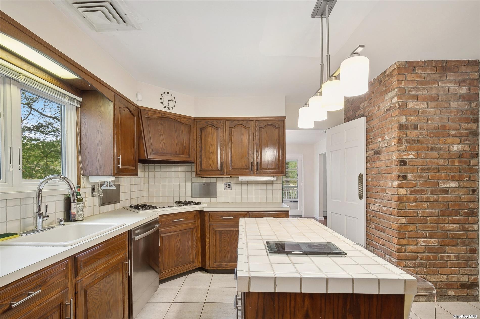 28 Whitney Gate, Unit GATE Smithtown, NY 11787 - Photo 22 of 36