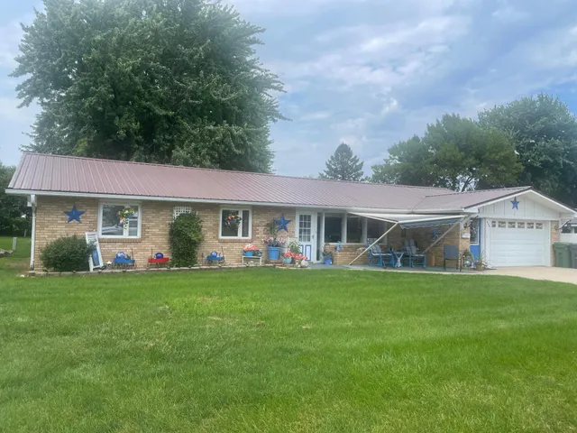 $199,000 | 644 2nd Avenue, Brewster, MN 56119