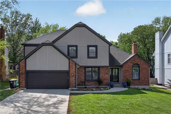 $525,000 | 9410 Hall Drive, Lenexa, KS 66219