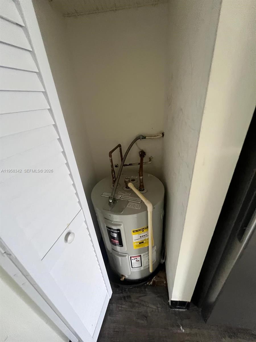 467 Northwest 8th Street, Unit 14 Miami, FL 33136 - Photo 9 of 13 a utility room with dryer and washer