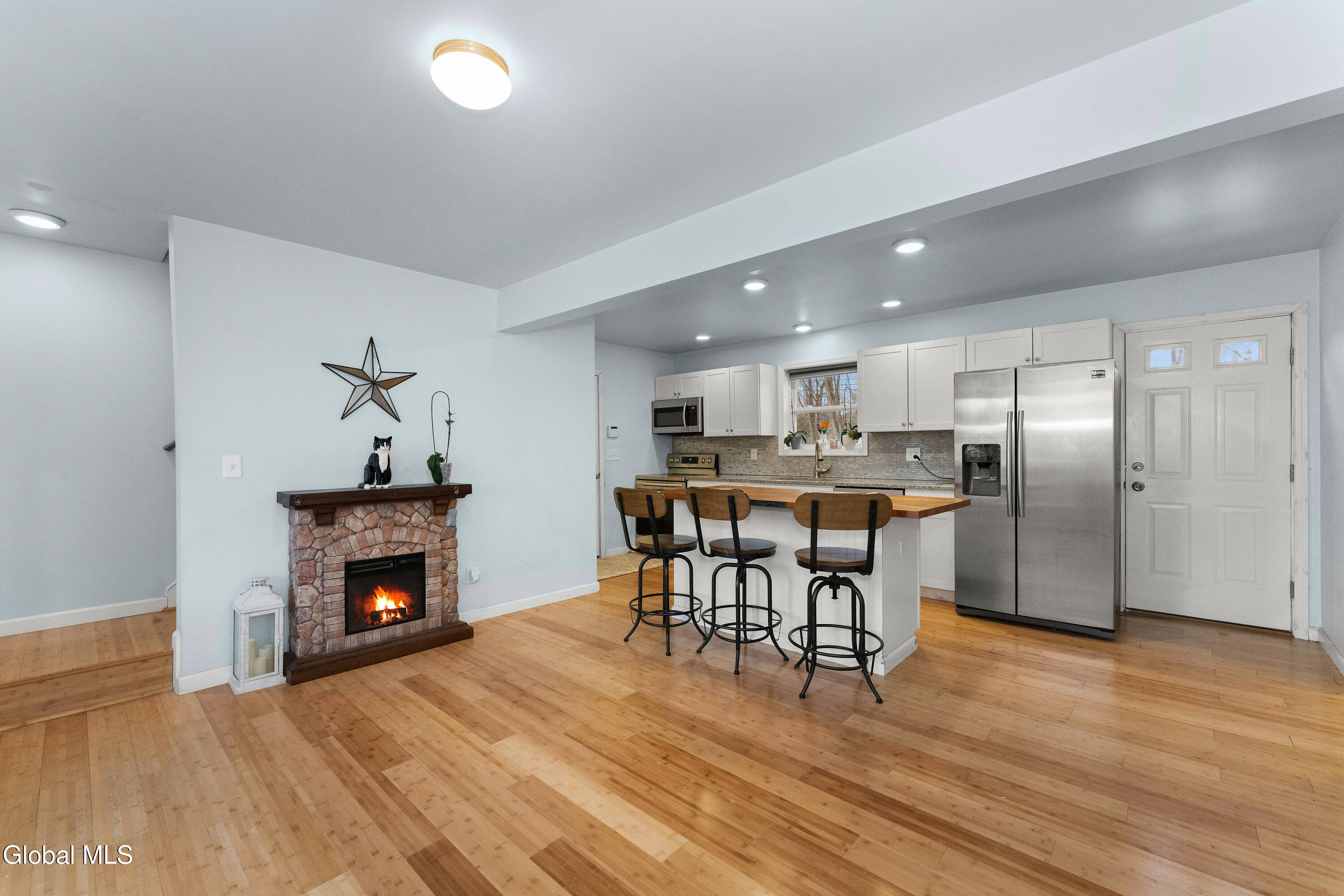 179 River Road Schuylerville, NY 12871 - Photo 8 of 58 1 Livingroom 1