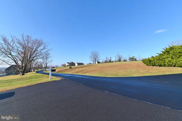 $514,900 | 522 Manor Hill Drive, Toms Brook, VA 22660