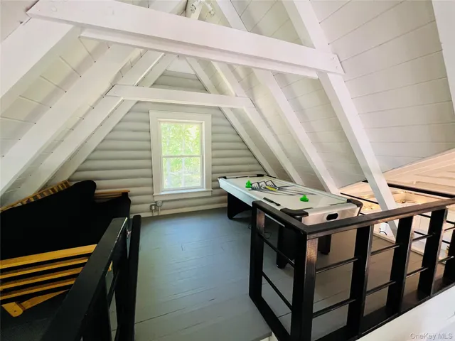 a view of entryway with a front door