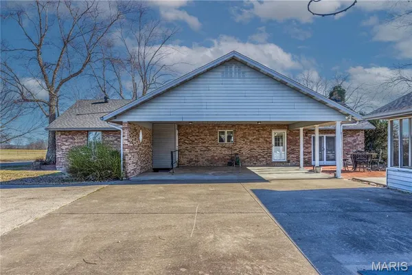 $850,000 | 26655 Highway 61, Scott City, MO 63780