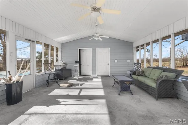 $850,000 | 26655 Highway 61, Scott City, MO 63780