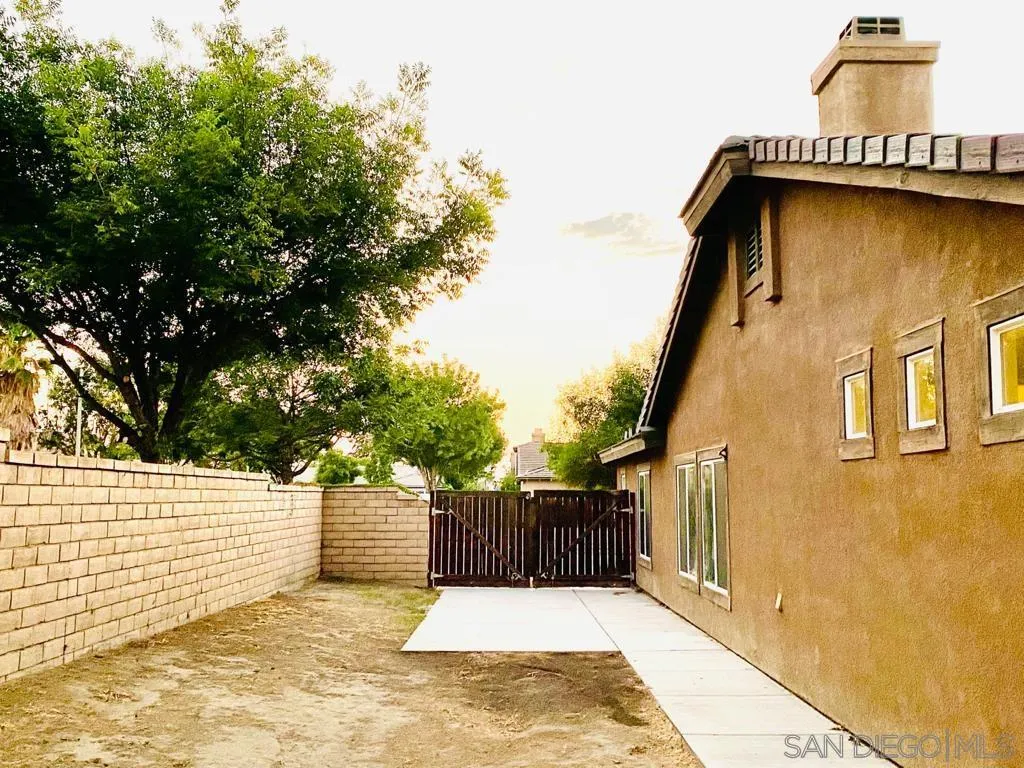 914 Aria Road Hemet, CA 92543 - Photo 25 of 27 a view of a small house