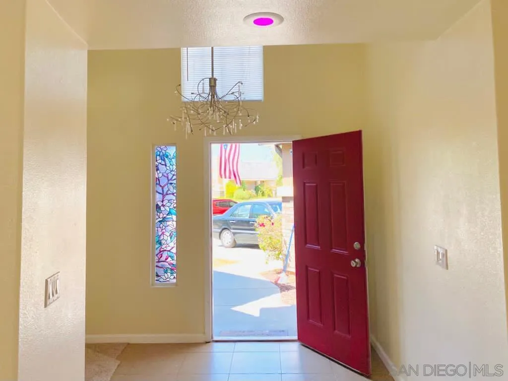 914 Aria Road Hemet, CA 92543 - Photo 4 of 27 a bathroom with a bathtub