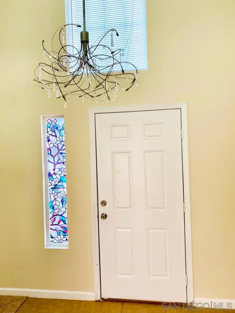 914 Aria Road Hemet, CA 92543 - Photo 5 of 27 a vase of flowers sitting on a table