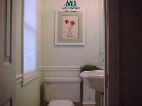 81 Vernier Road Grosse Pointe, MI 48236 - Photo 6 of 7 756197-5.JPG