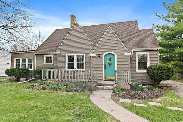 $1,800 | 811 Ellwood Avenue, DeKalb, IL 60115