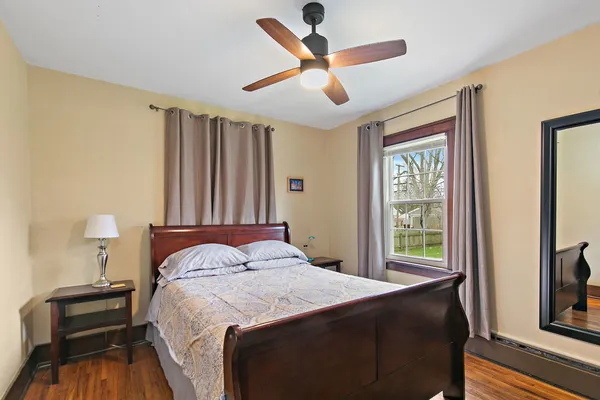 $1,800 | 811 Ellwood Avenue, DeKalb, IL 60115