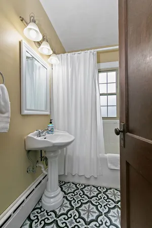 $1,800 | 811 Ellwood Avenue, DeKalb, IL 60115