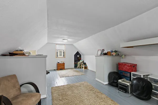 $1,800 | 811 Ellwood Avenue, DeKalb, IL 60115