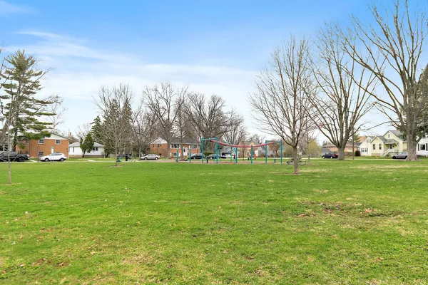 $1,800 | 811 Ellwood Avenue, DeKalb, IL 60115