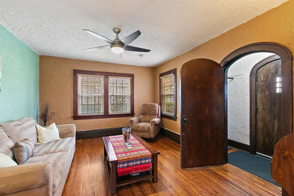 $1,800 | 811 Ellwood Avenue, DeKalb, IL 60115