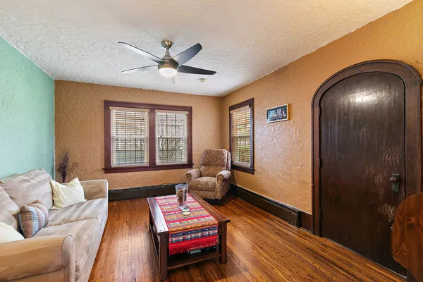 $1,800 | 811 Ellwood Avenue, DeKalb, IL 60115