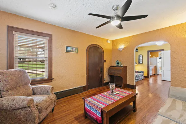 $1,800 | 811 Ellwood Avenue, DeKalb, IL 60115