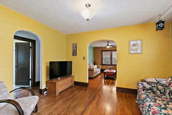 $1,800 | 811 Ellwood Avenue, DeKalb, IL 60115