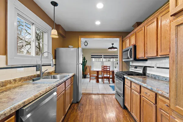 $1,800 | 811 Ellwood Avenue, DeKalb, IL 60115