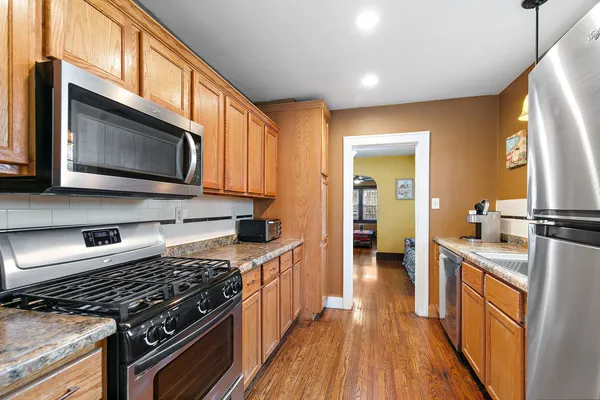 $1,800 | 811 Ellwood Avenue, DeKalb, IL 60115